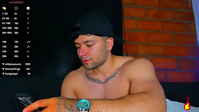 vanegas_luis live cam on StripChat