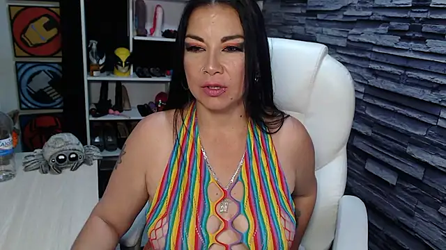 Cruela_deviil live cam on StripChat