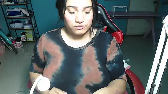 Hilarybunnyy webcam