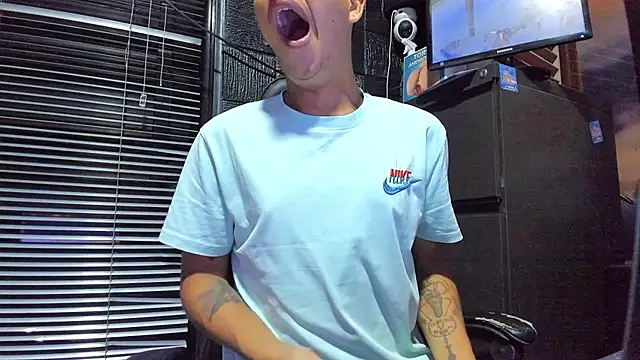 boy_bigcock24cm live cam on StripChat