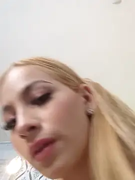 chiarabonds live cam on StripChat