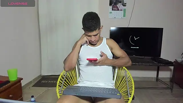 antonio_aguilarx live cam on StripChat