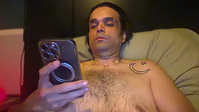 icebergslim281 live cam on StripChat