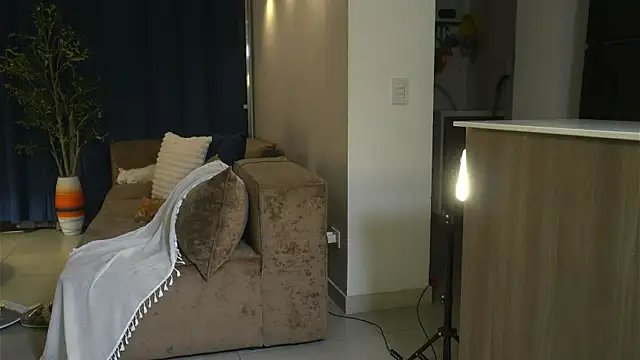 kendall_ruiz (Ask my age) - blowjob x5 min