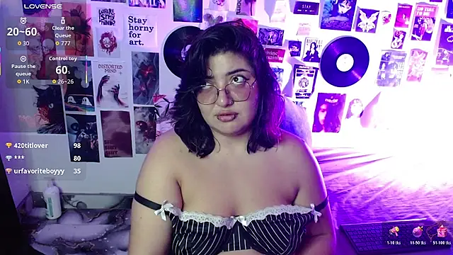 Roxy_f_w webcam