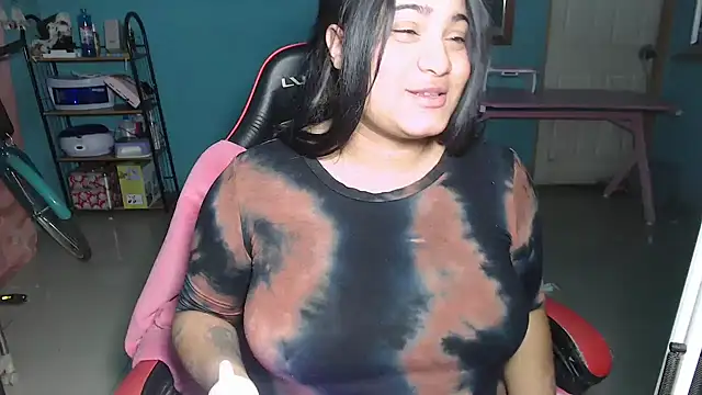 Hilarybunnyy webcam