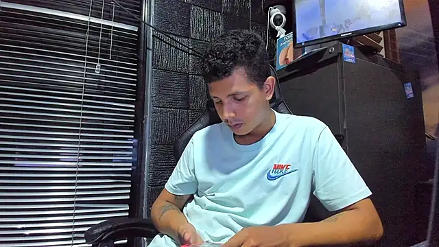 boy_bigcock24cm webcam