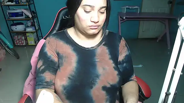 Hilarybunnyy webcam