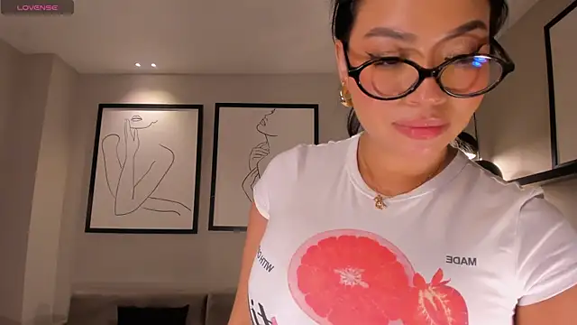 MollyJones_ webcam