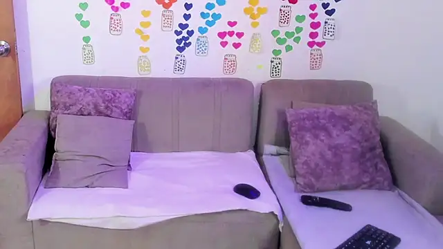 Watch MiaYMolly live on EroticFlix - High definition streams