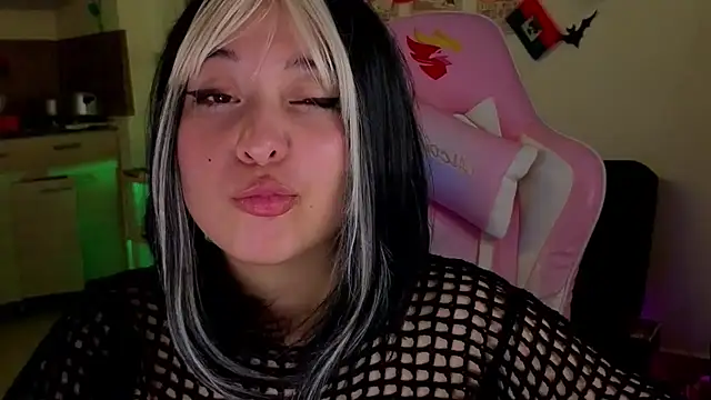 Celeste_Bauman webcam