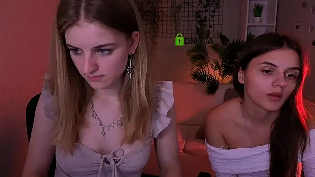 lisa_dark_ webcam