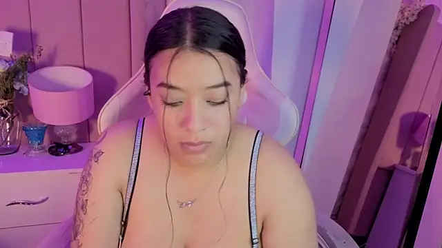 MollyBigBoobs12 webcam