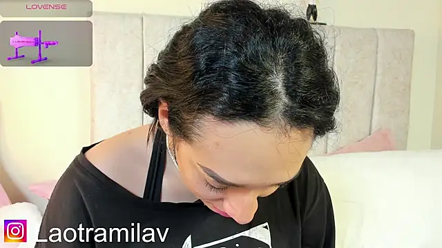 MilaVelour webcam