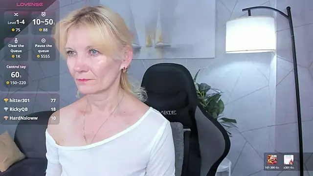 Julie_Lucas webcam
