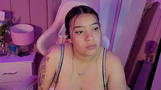 MollyBigBoobs12 webcam