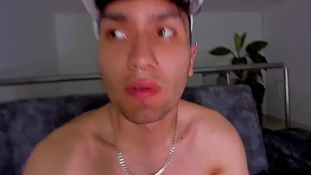 Valerio_James7 webcam