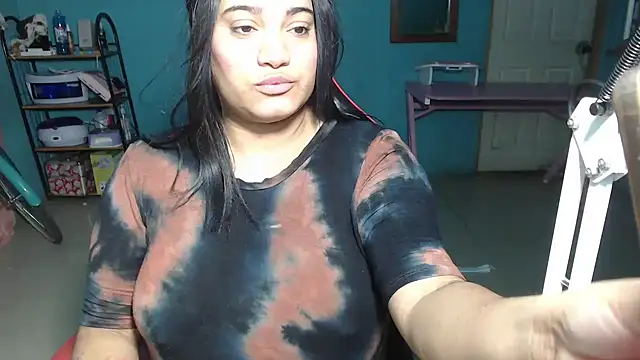 Hilarybunnyy webcam