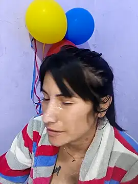 laurahotdirty webcam