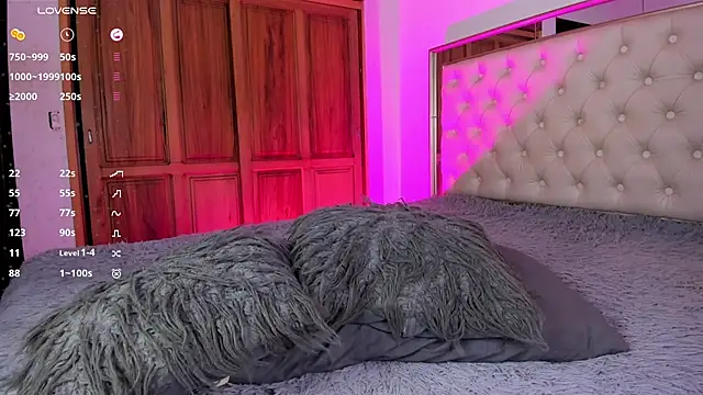 miss_alice_jones webcam