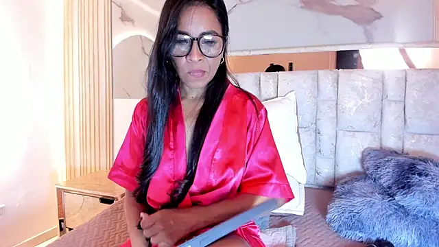 Naughty__Mom webcam