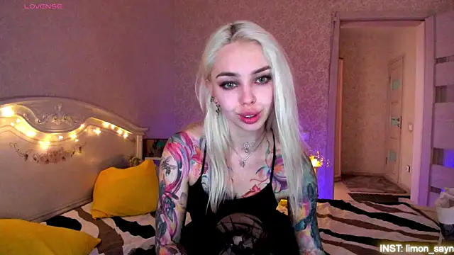 LillyMoure_ webcam
