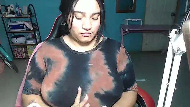 Hilarybunnyy webcam