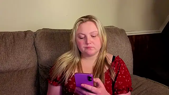 PhatAssBlond webcam