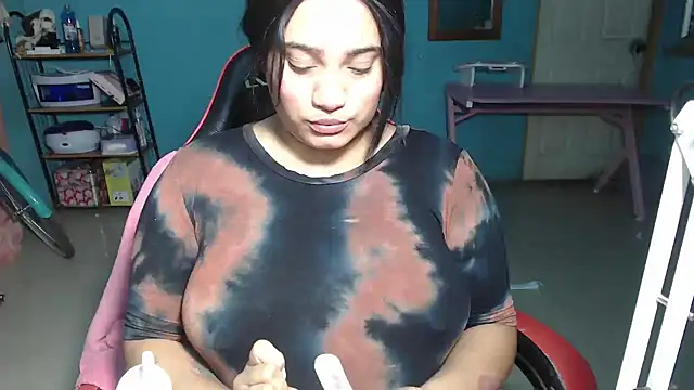 Hilarybunnyy webcam