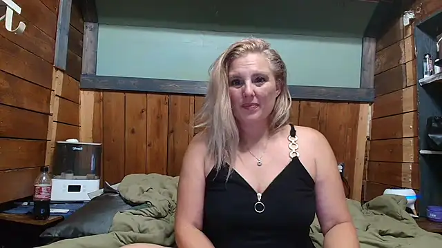 lisaxlovexxx live cam on StripChat