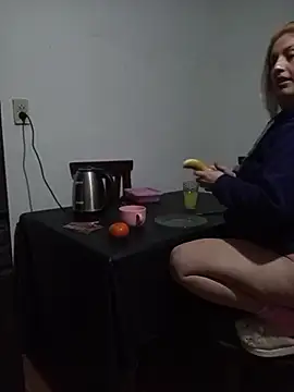 mica_sweet11 webcam