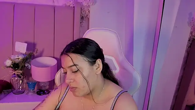 MollyBigBoobs12 webcam