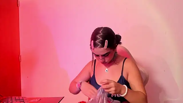 kitty__chs - Kitty__chs's free webcam - UK Sex Cams