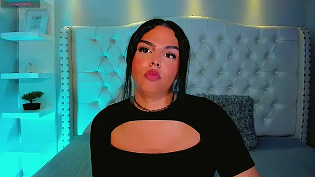 Maia_Hotts webcam