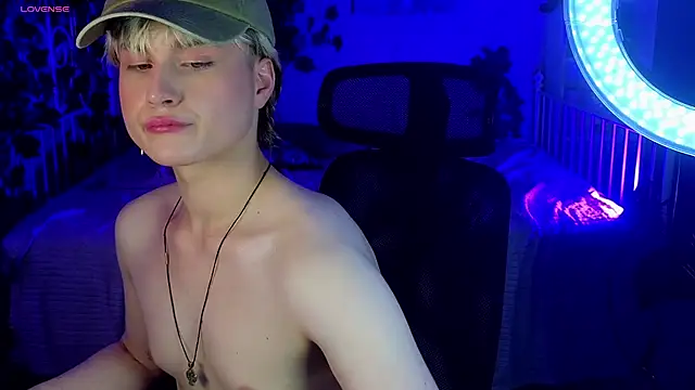 cumboydoll webcam