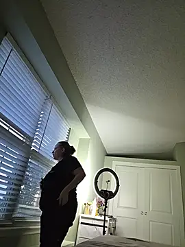 julimonroe webcam