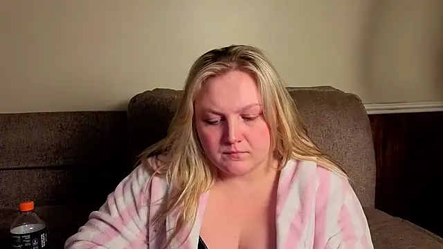 PhatAssBlond webcam