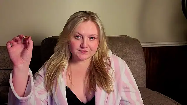 PhatAssBlond webcam