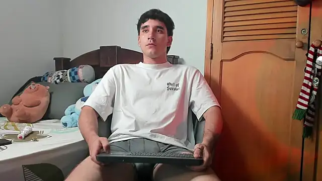 leo030809 live cam on StripChat