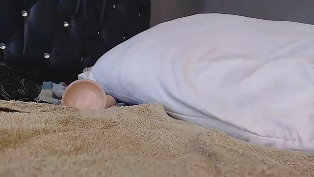 SkinnykeehXO webcam