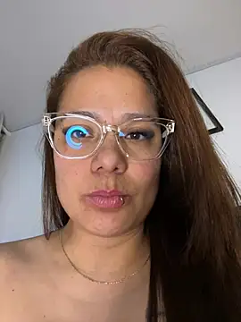 Pretty__Milf webcam