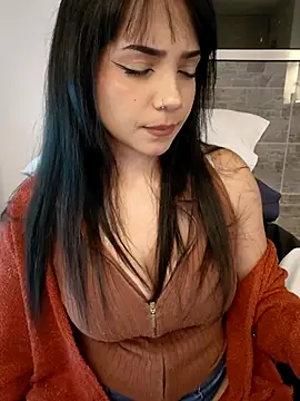 Hannae3 live cam on StripChat