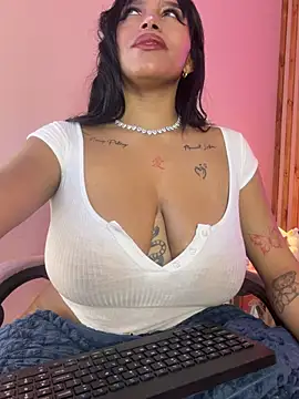MadeleineSanez webcam
