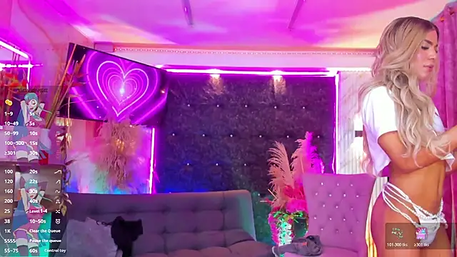 Queens_Wonders_Blonders webcam