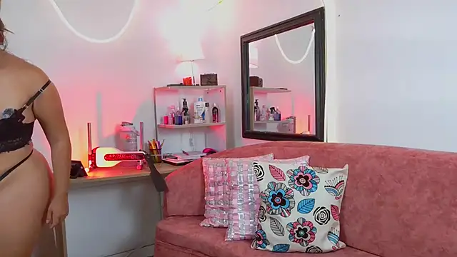 Megaan_Greey live cam on StripChat