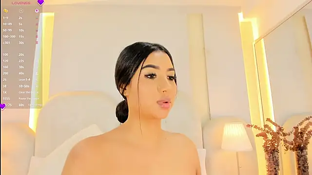 Watch SalomeeBell live on EroticFlix - High definition streams