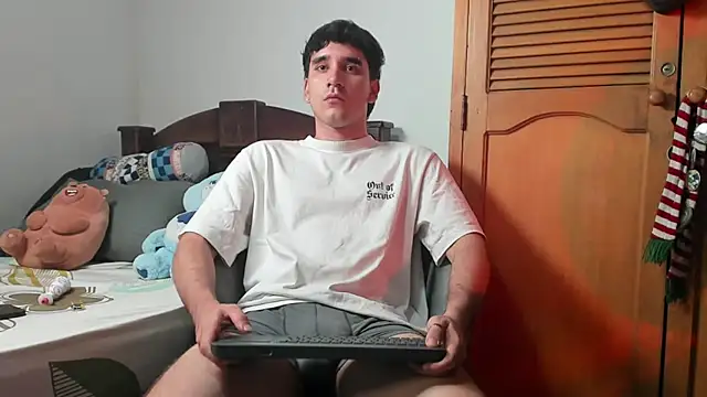 leo030809 live cam on StripChat