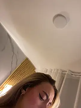 KYLIE_JONES6 live cam on StripChat