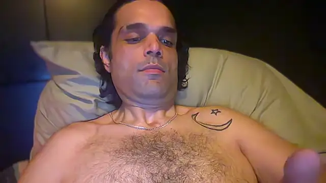 icebergslim281 live cam on StripChat