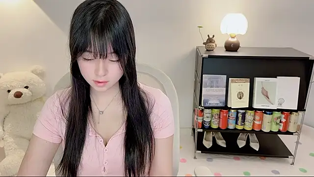 Onechestnut live cam on StripChat